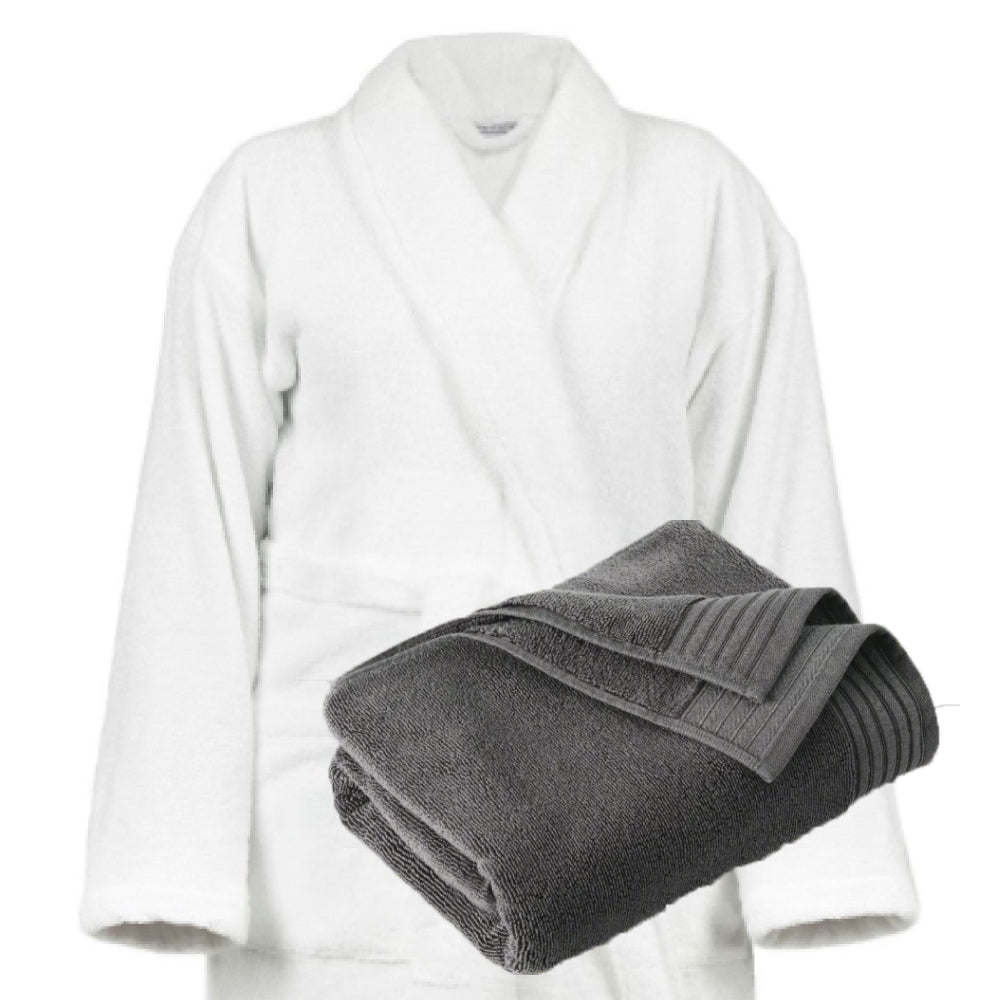 Weißer Bademantel und Handtuch