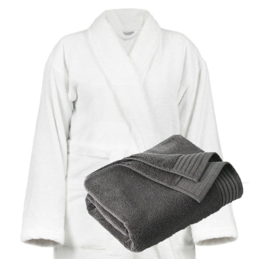 Weißer Bademantel und Handtuch